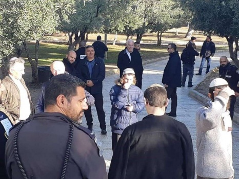 وزير اسرائيلي وعشرات المستوطنين يقتحمون الأقصى