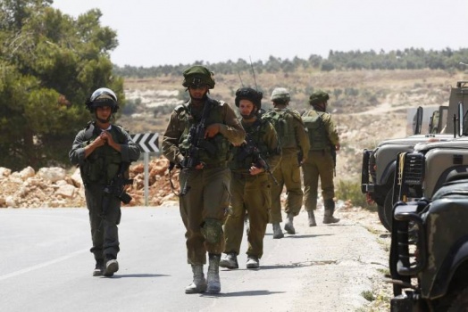 إسرائيل تعترف بمنح جنودها حصانة لقتل الفلسطينيين