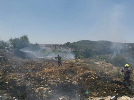 حريقان يلتهمان مساحات كبيرة من الأراضي واشجار الزيتون جنوب جنين