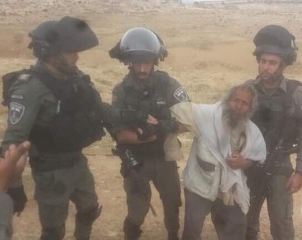 الاحتلال يهدم خيمة النواجعة وبركس اغنام جنوب الخليل