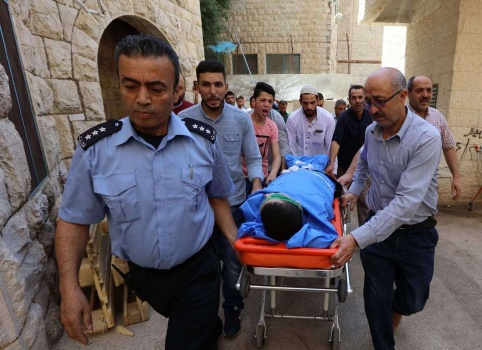 الخليل تشيع الشهيد الفتى غيث لمثواه الأخير