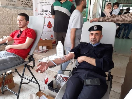 الشرطة تشارك بحملة للتبرع بالدم لصالح مرضى السرطان في ضواحي القدس