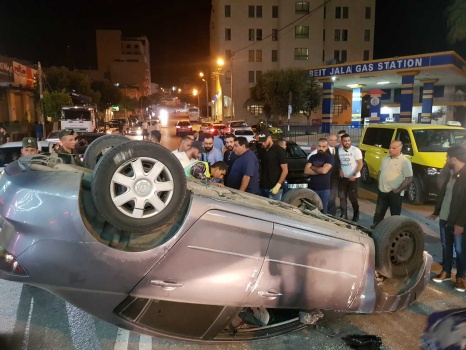 إصابة فتاة بحادث إنقلاب ذاتي لمركبة شمال بيت لحم