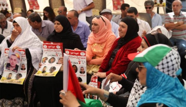 فارس: أي مقترحات تمس حقوق عائلات الأسرى مرفوضة