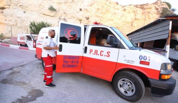 شقيقين رجلي أعمال يتبرعان بسيارة اسعاف لبلدية يعبد جنوب جنين