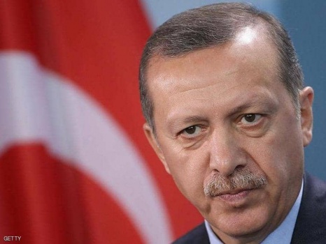 أردوغان يقرأ القرآن والدعاء بعد صلاة التراويح (شاهد)