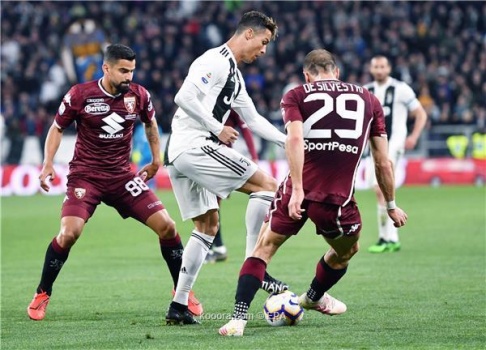 رونالدو ينقذ يوفنتوس من براثن تورينو