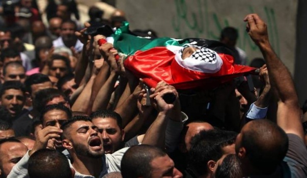 انتشال شهيدين ارتقيا أمس بغارة إسرائيلية على بيت لاهيا