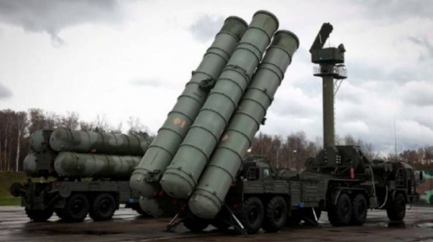 ضابط إسرائيلي يهدد باستهداف منظومة إس 300 في سورية