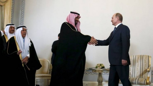 مصافحة لافتة بين بوتين وابن سلمان في قمة 'العشرين'