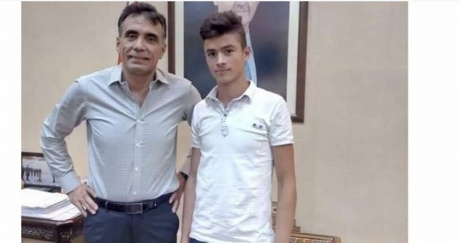 طالب ثانوي فلسطيني يعد برنامج "بنك الأسئلة" في دمشق