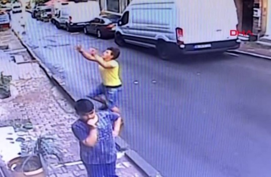 جزائري ينقذ طفلة سقطت من نافذة منزلها بإسطنبول (شاهد)