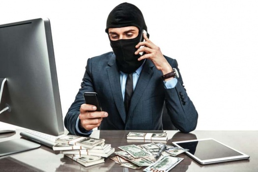 الشرطة تقبض على شخص بتهمة التهديد و التشهير والابتزاز عبر الفيس بوك في قلقيلية