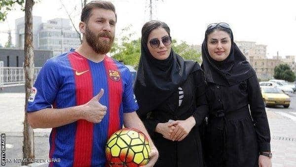 شبيه ميسي يستغل عشرات النساء جنسيا