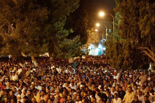 أكثر من 400 ألف مُصل يحيون ليلة القدر في رحاب المسجد الأقصى