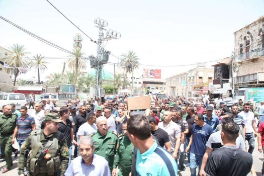 بموكب عسكري مهيب&hellip;جماهير غفيرة تشيّع جثمان المساعد أول عمران العلي في جنين