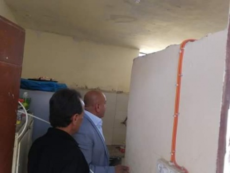 محافظ جنين يتفقد العائلات المتعففة