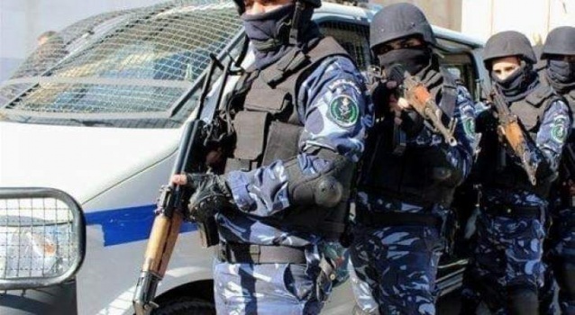 الشرطة تلقي القبض على 5 اشخاص فارين من وجهة العدالة وتضبط عملة مزورة في ضواحي القدس