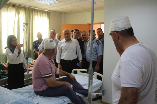 عقب إصابة مواطنين بشجار عائلي..محافظ جنين يعطي تعليماته بتوقيف أي رجل امن يتجاوز القانون او يتنمر على الناس