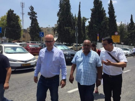 الاحتلال يفرج عن وزير القدس بعد احتجازه لعدة ساعات