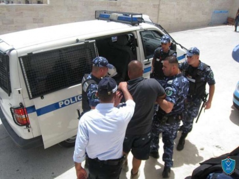 الشرطة تقبض على 6 مشتبه بهم بالسرقة والسطو في اريحا