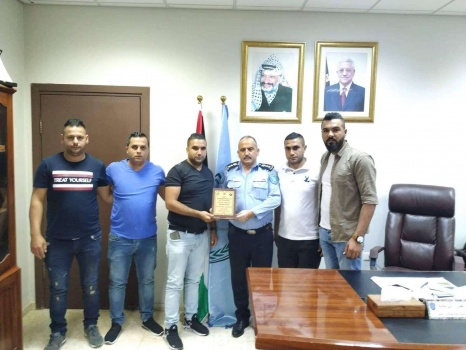 فتح في قرية العرقة تكرم مدير شرطة جنين