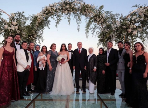 أوزيل يعقد قرانه في اسطنبول بحضور أردوغان وزوجته (صور)