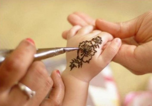 وشم الحناء قد يتسبب في الحساسية