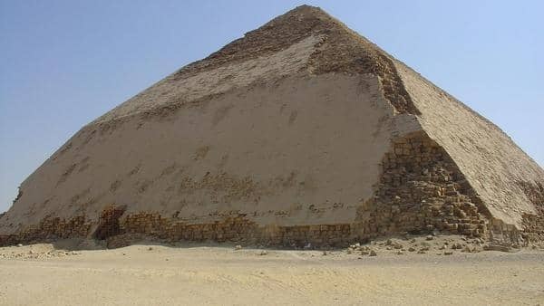 كشف أثري جديد في مصر.. وإعادة افتتاح هرم سنفرو المنحني