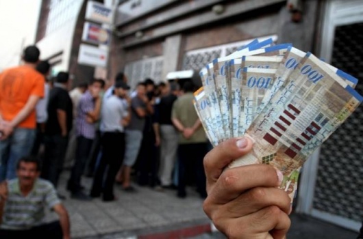 صرف 150$ لأسر تحت خط الفقر في غزة