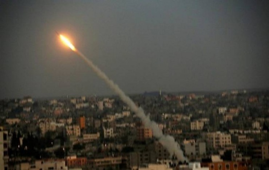 الاحتلال يزعم: إطلاق صواريخ تجريبية من غزة تجاه البحر