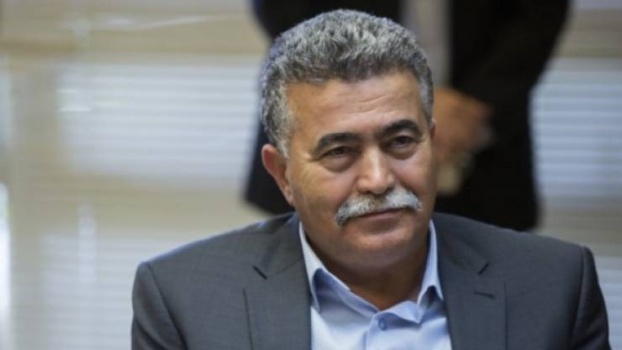بيرتس يهاجم نتنياهو بسبب البالونات الحارقة