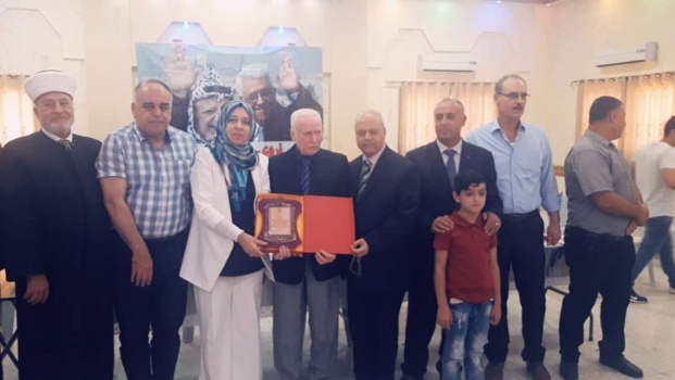 جنين:توقيع كتاب "شواهد ومشاهد ثورة 1936" للكاتب عزت أبو الرب