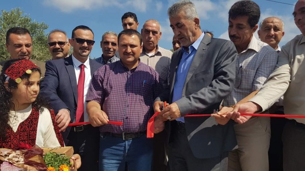 وزير الحكم المحلي يتفقد مشاريع قيد الإنشاء ويفتتح أخرى  في عدة قرى بمحافظة جنين