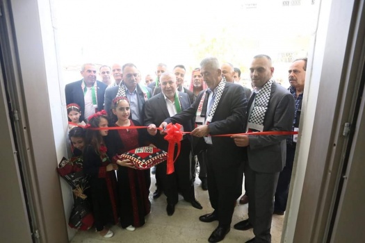 صور..وزير الحكم المحلي يفتتح عدة مشاريع تطويرية في محافظة الخليل