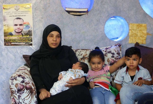 في نابلس..محمد يحمل أسم والده..سيدة ترزق بطفل بعد إستشهاد زوجها