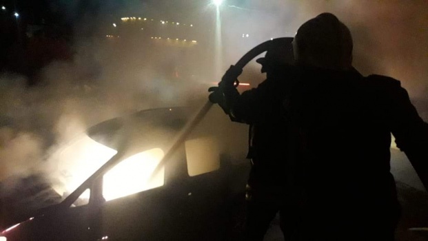 صور..إخماد حريق مركبتين في بلدة السيلة الحارثية والعرقة غرب جنين
