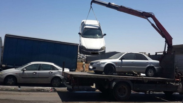 صور..الشرطة تزيل جملة من التعديات وتنظم الشارع العام في مدخل العيزرية جنوب شرق القدس