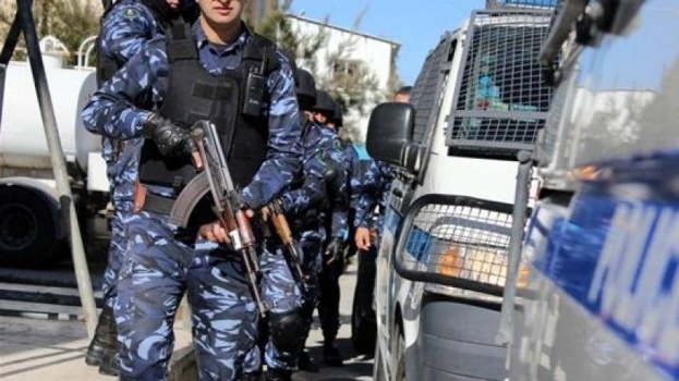 الشرطة تلقي القبض على شخص سرق صراف آلي في قلقيلية