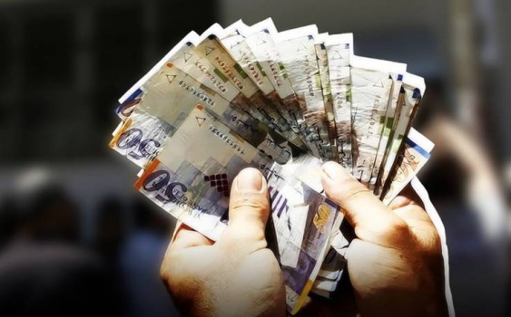 الحكومة تتحدث عن إعلان زيادة نسبة صرف الرواتب