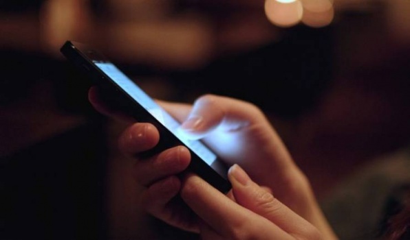 لهذا السبب لا تستخدم هاتفك 5 ساعات في اليوم