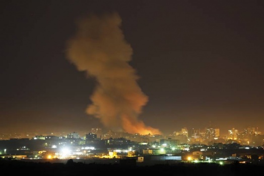 جيش الاحتلال يقصف مواقع حدودية جنوب غزة