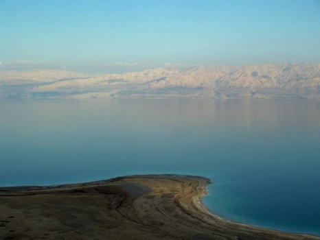 البحر الميت ينخفض لأدنى مستوى في التاريخ