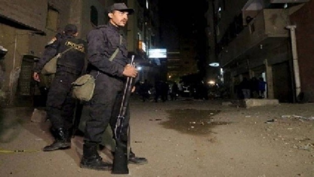 في مصر: شكَّ في سلوك ابنتيه فذبحهما!