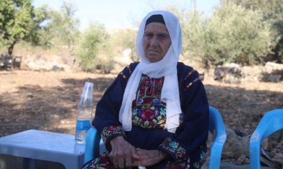 رغم حزنها- الجدّة طليب تؤيد موقف حفيدتها