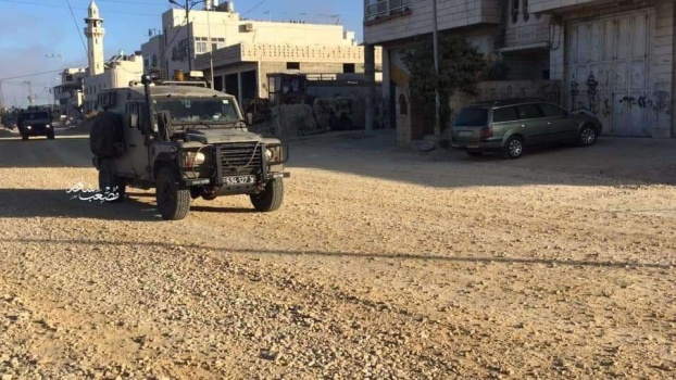 الاحتلال يزعم اعتقال منفذي عملية قتل الجندي جنوب بيت لحم