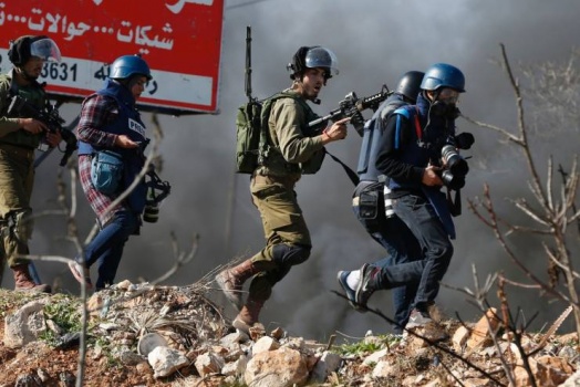 23 انتهاكا إسرائيليا بحق الصحفيين خلال تموز