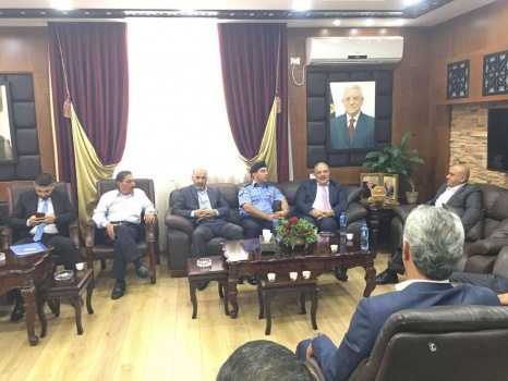 محافظ جنين يبحث مع  وزير النقل والمواصلات توفير بيئة مرورية آمنة