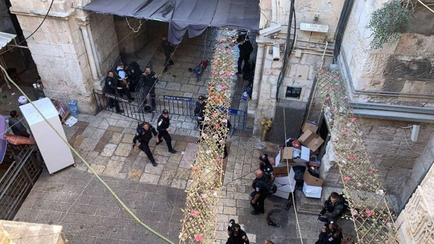 شهيد وإصابتان في عملية طعن بالقدس المحتلة