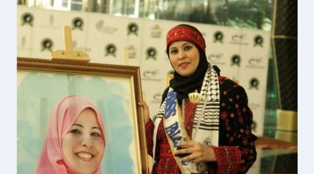 المعلمة هنادي أبو رمضان ملكة "المسؤولية الاجتماعية" بفلسطين